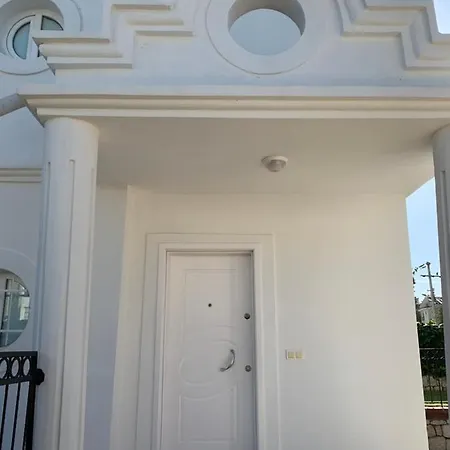 Daphne Villam Villa